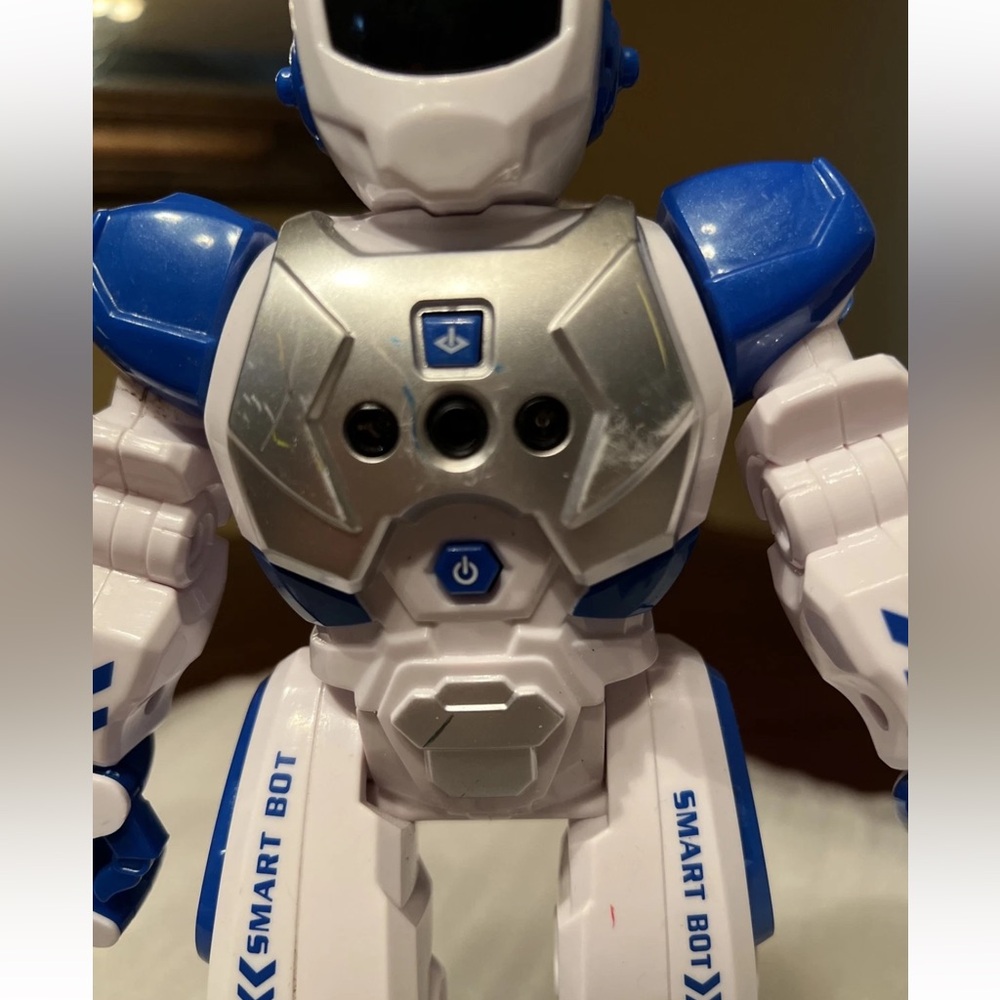 Xtrem Bots Smart Bot Hi-Tech Robot USB Charge 50 Actions - Picture 2 of 7